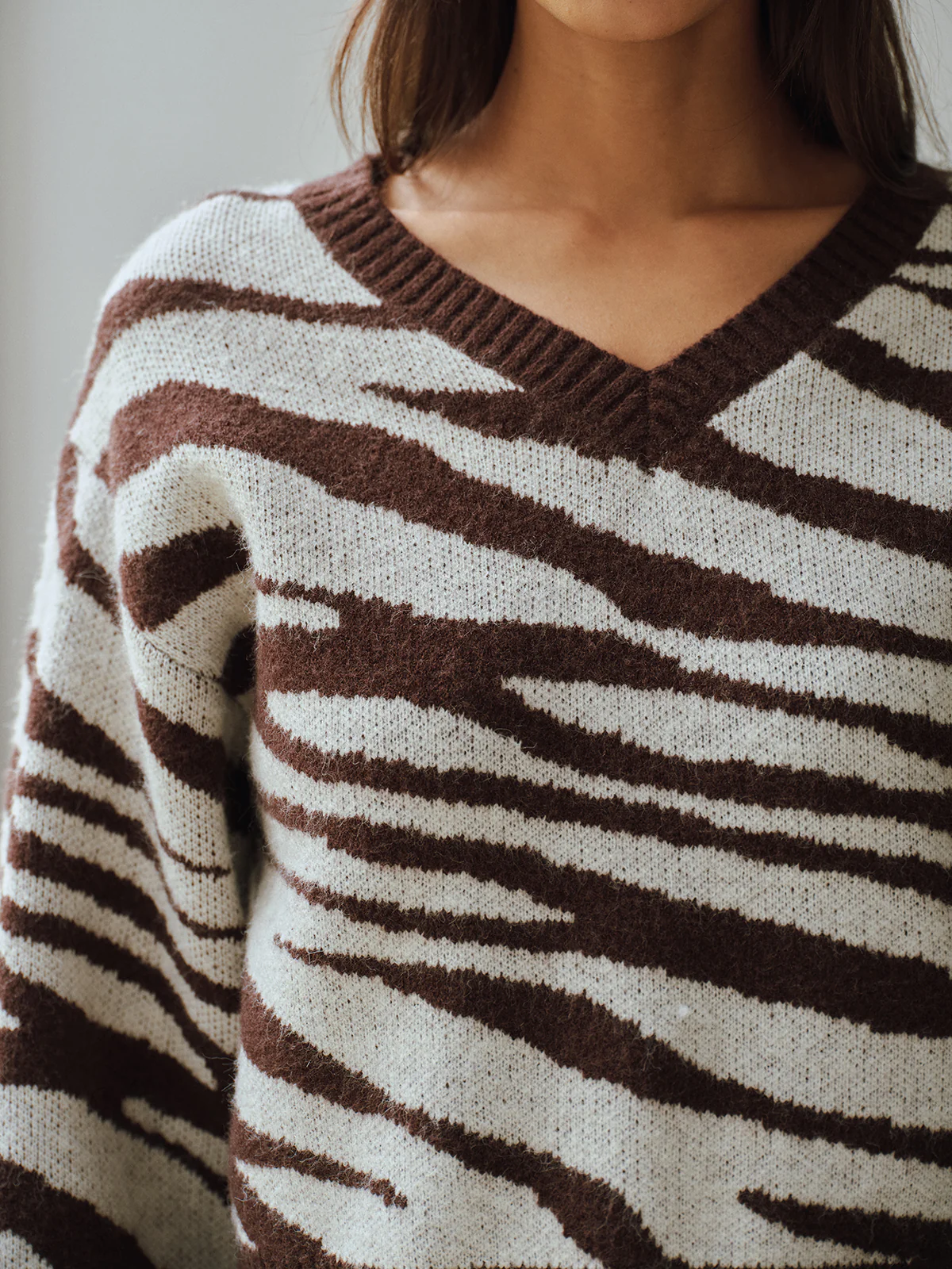Zebra Print V-Neck Sweater - Wholesalesil