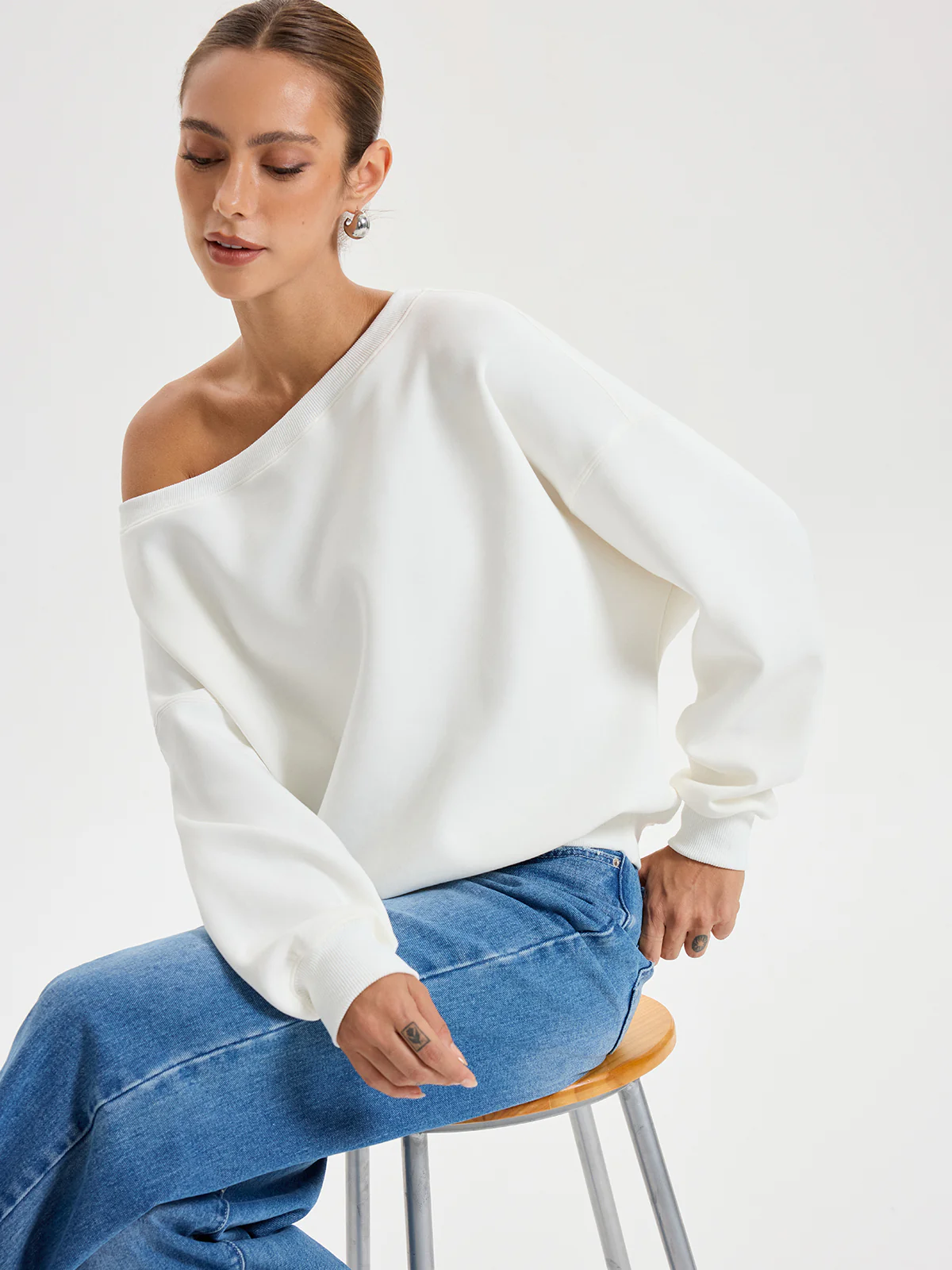 Off-Shoulder Oversized Sweatshirt - Wholesalesil