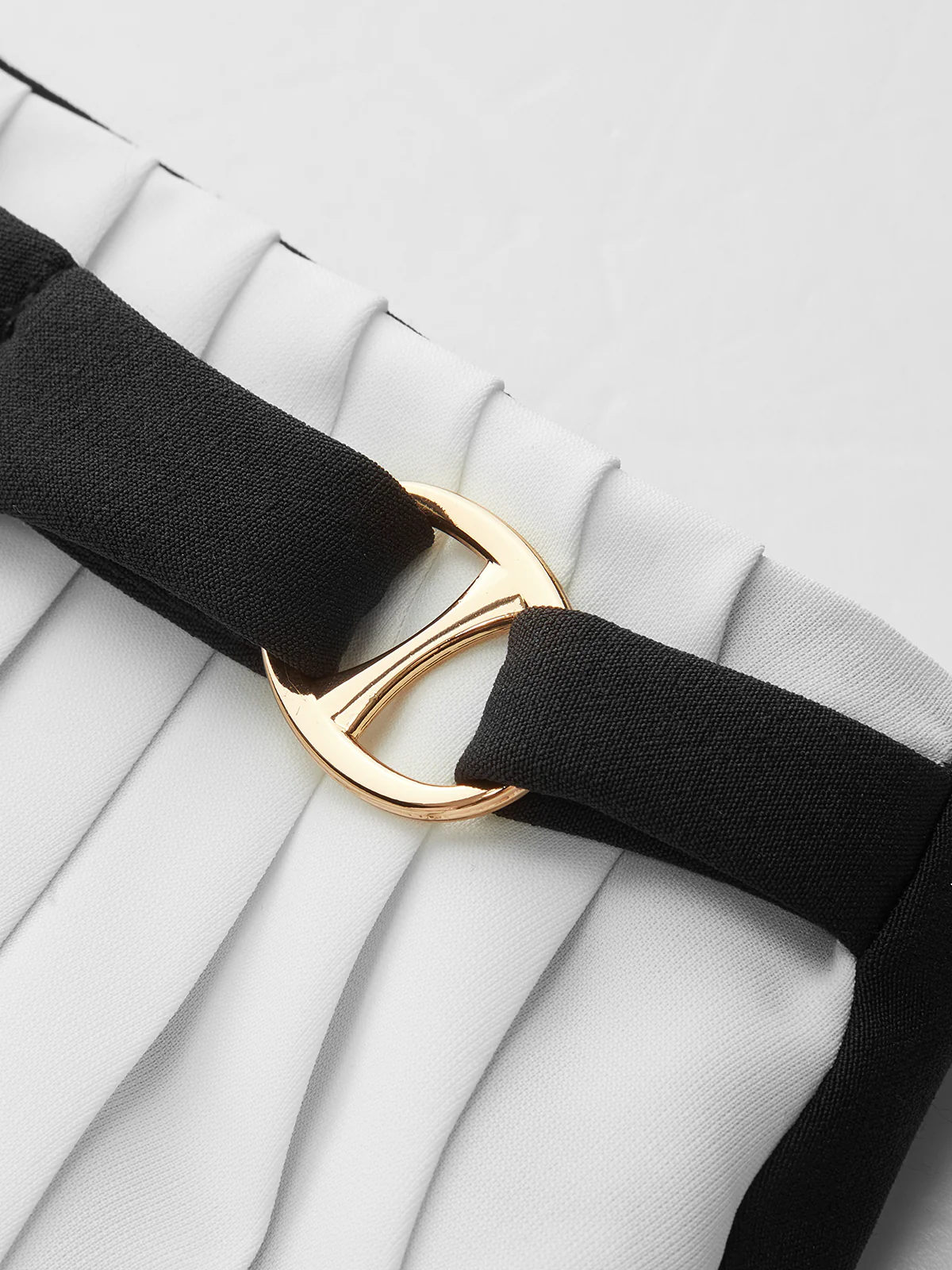 Color-Block Pleated Decor Pocket Mini Skirt - Wholesalesil