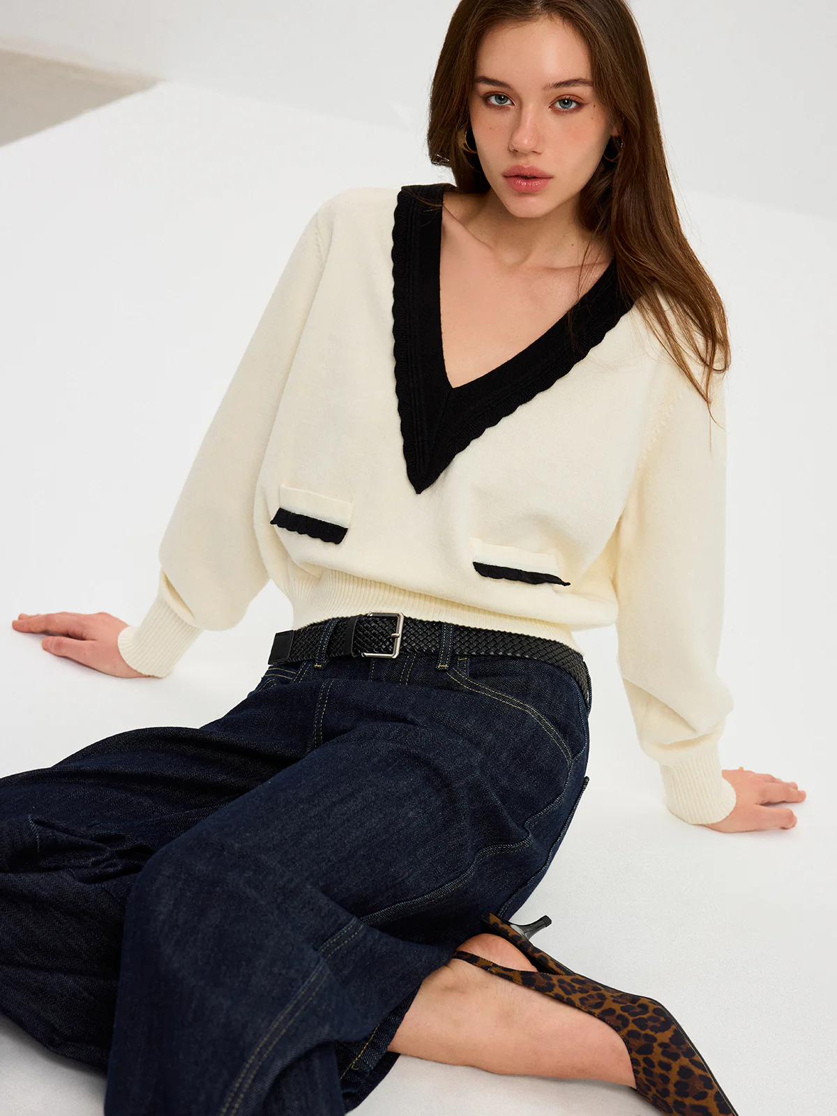 Contrast V-Neck Knit Top - Wholesalesil