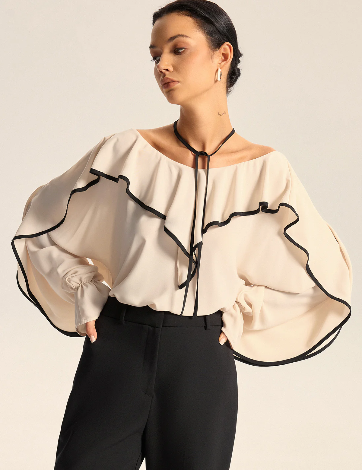 Contrast Trim Ruffle Collar Blouse - Wholesalesil